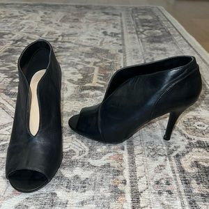 Women’s Nine West black peel-toe heels
